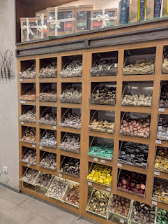 【ここに量り売りチョコレートの画像を挿入】